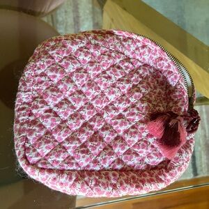 Dǒen Floral Quilted Pouch